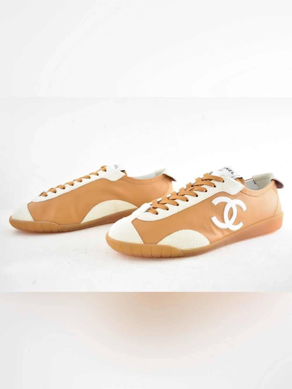 Chanel 26P Brown White Leather Suede CC Logo Flat Runner Trainer Sneaker 39.5 - Picture 13 of 16